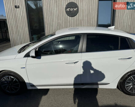 Белый Хендай Ioniq, объемом двигателя 0 л и пробегом 133 тыс. км за 15000 $, фото 8 на Automoto.ua