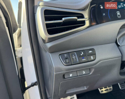 Белый Хендай Ioniq, объемом двигателя 0 л и пробегом 133 тыс. км за 15000 $, фото 15 на Automoto.ua