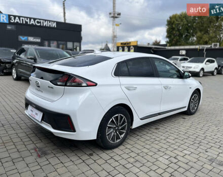 Белый Хендай Ioniq, объемом двигателя 0 л и пробегом 73 тыс. км за 15650 $, фото 4 на Automoto.ua