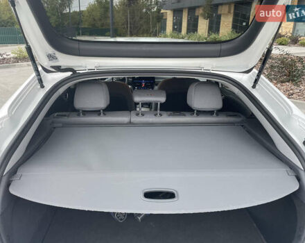 Белый Хендай Ioniq, объемом двигателя 0 л и пробегом 127 тыс. км за 14900 $, фото 13 на Automoto.ua