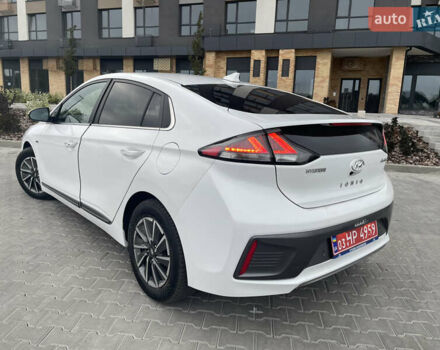 Белый Хендай Ioniq, объемом двигателя 0 л и пробегом 127 тыс. км за 14900 $, фото 14 на Automoto.ua