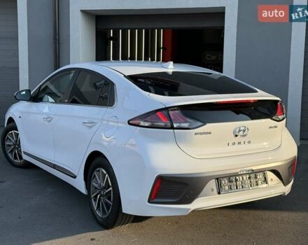 Белый Хендай Ioniq, объемом двигателя 0 л и пробегом 102 тыс. км за 15700 $, фото 4 на Automoto.ua