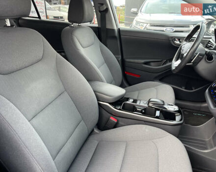 Белый Хендай Ioniq, объемом двигателя 0 л и пробегом 73 тыс. км за 15650 $, фото 21 на Automoto.ua