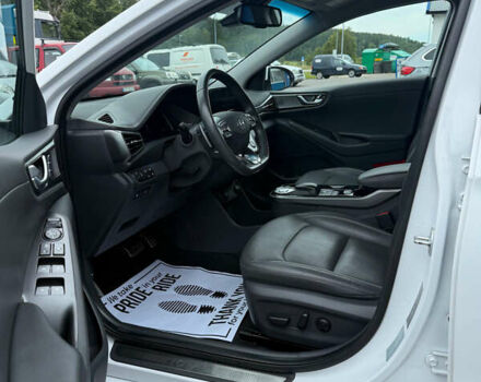 Белый Хендай Ioniq, объемом двигателя 0 л и пробегом 79 тыс. км за 15500 $, фото 4 на Automoto.ua