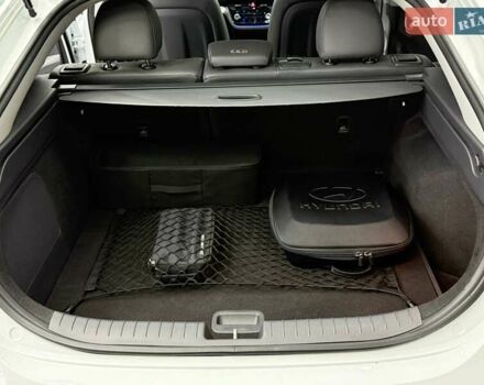 Белый Хендай Ioniq, объемом двигателя 0 л и пробегом 117 тыс. км за 16879 $, фото 37 на Automoto.ua