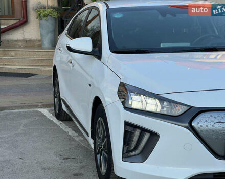 Білий Хендай Ioniq, об'ємом двигуна 0 л та пробігом 130 тис. км за 14799 $, фото 9 на Automoto.ua