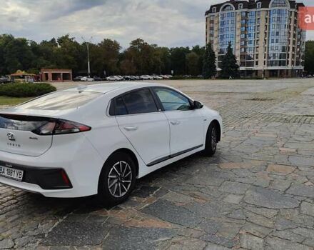 Белый Хендай Ioniq, объемом двигателя 0 л и пробегом 44 тыс. км за 16900 $, фото 76 на Automoto.ua