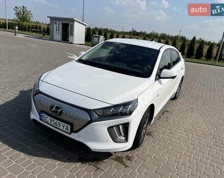 Белый Хендай Ioniq, объемом двигателя 0 л и пробегом 110 тыс. км за 15800 $, фото 2 на Automoto.ua
