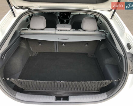 Белый Хендай Ioniq, объемом двигателя 0 л и пробегом 34 тыс. км за 23800 $, фото 16 на Automoto.ua