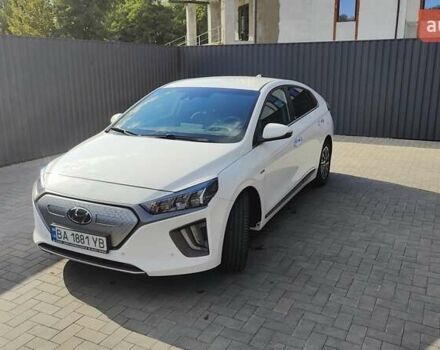 Белый Хендай Ioniq, объемом двигателя 0 л и пробегом 44 тыс. км за 16900 $, фото 8 на Automoto.ua
