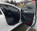 Белый Хендай Ioniq, объемом двигателя 0 л и пробегом 148 тыс. км за 15799 $, фото 45 на Automoto.ua
