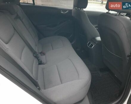 Белый Хендай Ioniq, объемом двигателя 0 л и пробегом 148 тыс. км за 15799 $, фото 44 на Automoto.ua