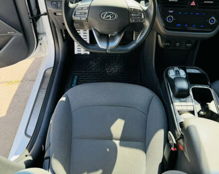 Белый Хендай Ioniq, объемом двигателя 0 л и пробегом 68 тыс. км за 16300 $, фото 14 на Automoto.ua