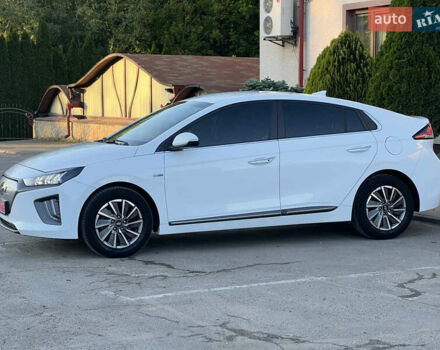 Білий Хендай Ioniq, об'ємом двигуна 0 л та пробігом 130 тис. км за 14799 $, фото 7 на Automoto.ua