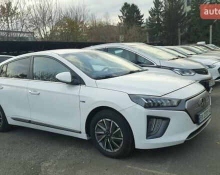 Белый Хендай Ioniq, объемом двигателя 0 л и пробегом 148 тыс. км за 15799 $, фото 64 на Automoto.ua