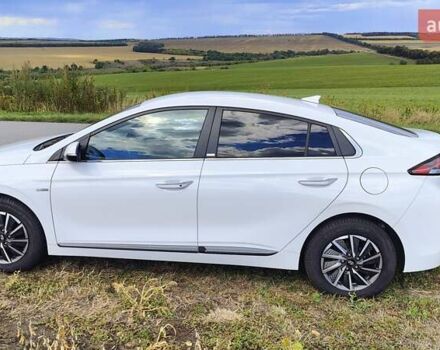 Белый Хендай Ioniq, объемом двигателя 0 л и пробегом 44 тыс. км за 16900 $, фото 20 на Automoto.ua