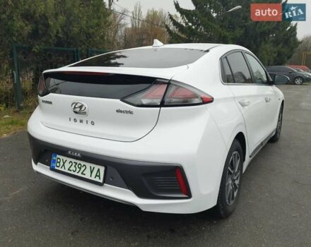 Белый Хендай Ioniq, объемом двигателя 0 л и пробегом 148 тыс. км за 15799 $, фото 8 на Automoto.ua