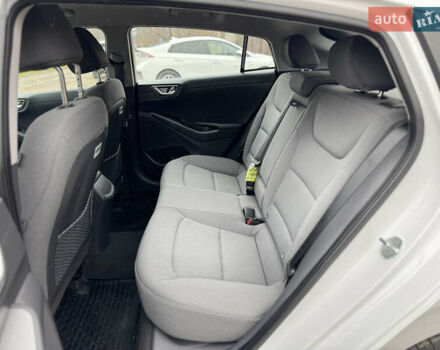 Білий Хендай Ioniq, об'ємом двигуна 0 л та пробігом 83 тис. км за 15264 $, фото 7 на Automoto.ua