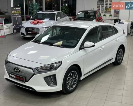 Белый Хендай Ioniq, объемом двигателя 0 л и пробегом 82 тыс. км за 16490 $, фото 2 на Automoto.ua