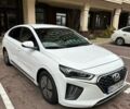 Белый Хендай Ioniq, объемом двигателя 1.58 л и пробегом 49 тыс. км за 21500 $, фото 2 на Automoto.ua