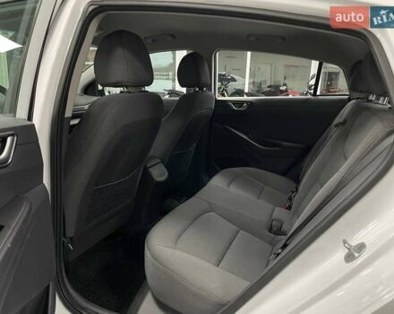 Белый Хендай Ioniq, объемом двигателя 0 л и пробегом 82 тыс. км за 16490 $, фото 41 на Automoto.ua