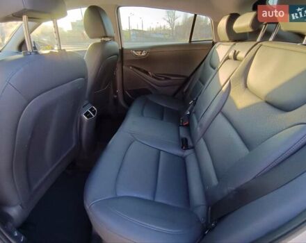 Белый Хендай Ioniq, объемом двигателя 1.58 л и пробегом 123 тыс. км за 19300 $, фото 22 на Automoto.ua