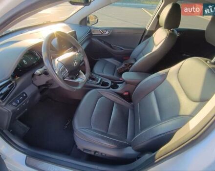 Белый Хендай Ioniq, объемом двигателя 1.58 л и пробегом 123 тыс. км за 19300 $, фото 21 на Automoto.ua