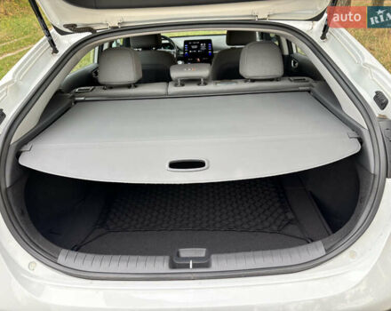 Белый Хендай Ioniq, объемом двигателя 0 л и пробегом 79 тыс. км за 14600 $, фото 25 на Automoto.ua