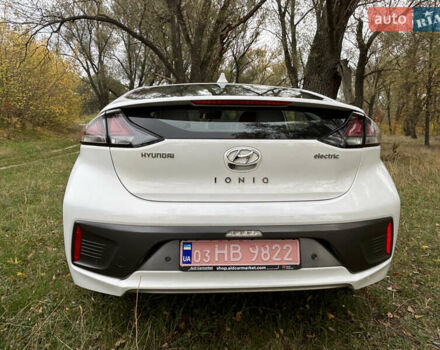 Белый Хендай Ioniq, объемом двигателя 0 л и пробегом 79 тыс. км за 14600 $, фото 10 на Automoto.ua