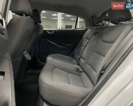 Белый Хендай Ioniq, объемом двигателя 0 л и пробегом 82 тыс. км за 16490 $, фото 42 на Automoto.ua