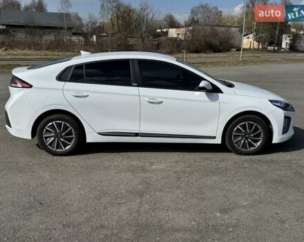 Белый Хендай Ioniq, объемом двигателя 0 л и пробегом 35 тыс. км за 16300 $, фото 11 на Automoto.ua