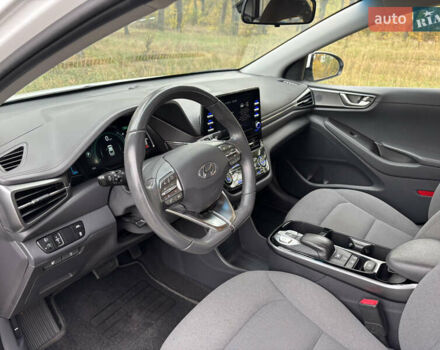 Белый Хендай Ioniq, объемом двигателя 0 л и пробегом 79 тыс. км за 14600 $, фото 15 на Automoto.ua