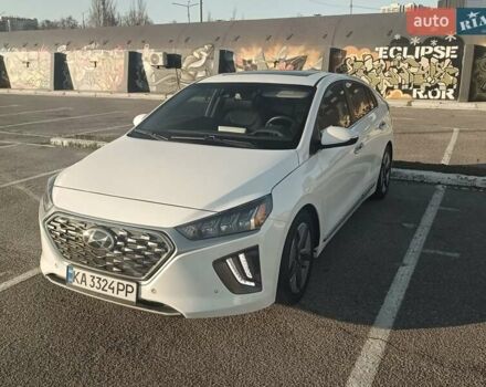 Белый Хендай Ioniq, объемом двигателя 1.58 л и пробегом 123 тыс. км за 19300 $, фото 2 на Automoto.ua