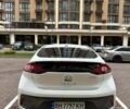 Белый Хендай Ioniq, объемом двигателя 1.58 л и пробегом 49 тыс. км за 21500 $, фото 4 на Automoto.ua