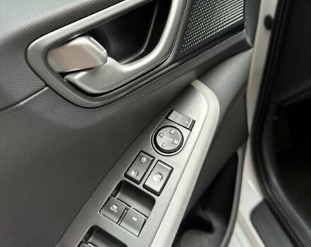 Белый Хендай Ioniq, объемом двигателя 1.58 л и пробегом 49 тыс. км за 21500 $, фото 6 на Automoto.ua