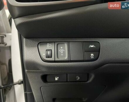 Белый Хендай Ioniq, объемом двигателя 0 л и пробегом 82 тыс. км за 16490 $, фото 19 на Automoto.ua