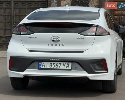 Белый Хендай Ioniq, объемом двигателя 0 л и пробегом 43 тыс. км за 18200 $, фото 26 на Automoto.ua