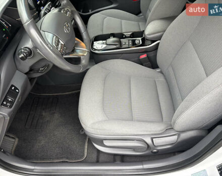 Белый Хендай Ioniq, объемом двигателя 0 л и пробегом 79 тыс. км за 14600 $, фото 17 на Automoto.ua