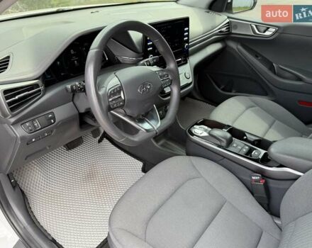 Белый Хендай Ioniq, объемом двигателя 0 л и пробегом 43 тыс. км за 18200 $, фото 38 на Automoto.ua