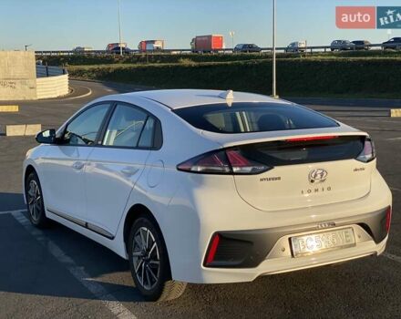 Белый Хендай Ioniq, объемом двигателя 0 л и пробегом 25 тыс. км за 16100 $, фото 7 на Automoto.ua
