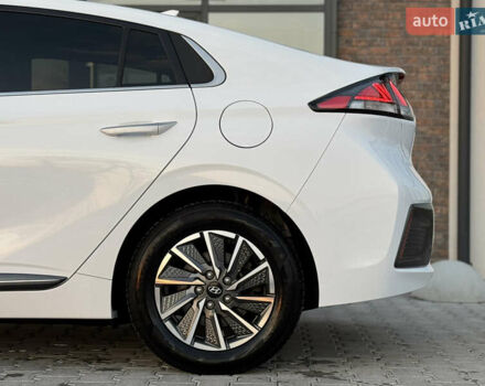 Білий Хендай Ioniq, об'ємом двигуна 0 л та пробігом 81 тис. км за 15700 $, фото 32 на Automoto.ua