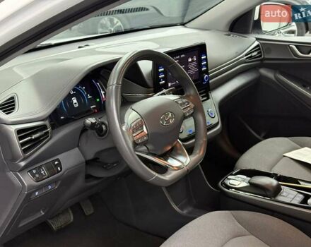Хендай Ioniq 2021 в Луцке на Automoto.ua Белый Хендай Ioniq, объемом двигателя 0 л и пробегом 59 тыс. км за 17240 $, фото 15 на Automoto.ua