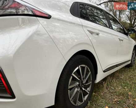 Белый Хендай Ioniq, объемом двигателя 0 л и пробегом 79 тыс. км за 14600 $, фото 4 на Automoto.ua