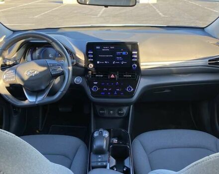 Белый Хендай Ioniq, объемом двигателя 0 л и пробегом 25 тыс. км за 16100 $, фото 5 на Automoto.ua