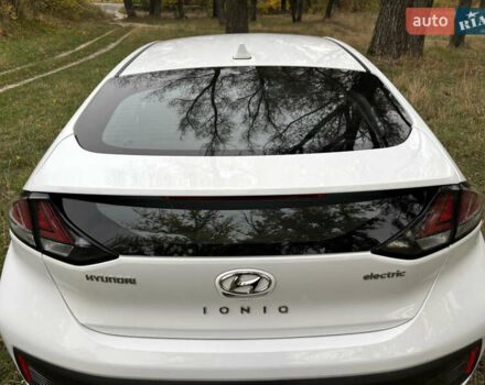 Белый Хендай Ioniq, объемом двигателя 0 л и пробегом 79 тыс. км за 14600 $, фото 12 на Automoto.ua