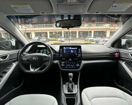 Белый Хендай Ioniq, объемом двигателя 1.58 л и пробегом 49 тыс. км за 21500 $, фото 11 на Automoto.ua