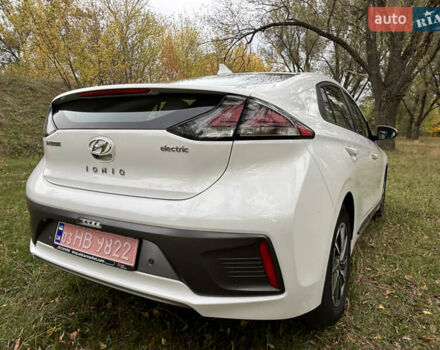 Белый Хендай Ioniq, объемом двигателя 0 л и пробегом 79 тыс. км за 14600 $, фото 11 на Automoto.ua