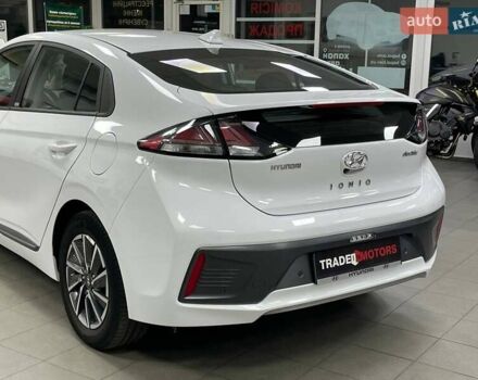 Белый Хендай Ioniq, объемом двигателя 0 л и пробегом 82 тыс. км за 16490 $, фото 10 на Automoto.ua