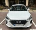 Белый Хендай Ioniq, объемом двигателя 1.58 л и пробегом 49 тыс. км за 21500 $, фото 1 на Automoto.ua