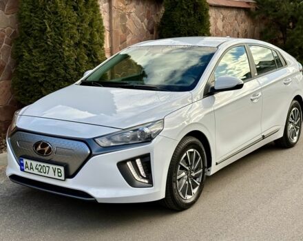 Белый Хендай Ioniq, объемом двигателя 0 л и пробегом 26 тыс. км за 17900 $, фото 4 на Automoto.ua